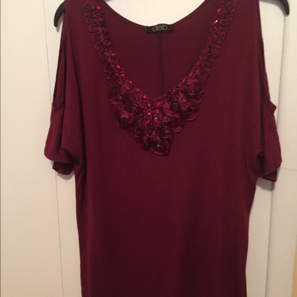 Ladies size XL cold shoulder burgundy top w/jewels